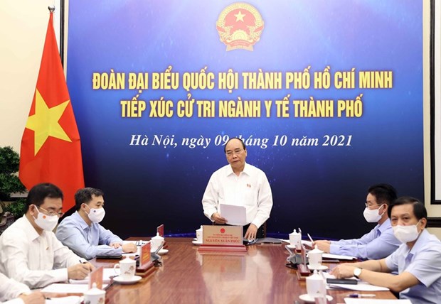 Le président Nguyên Xuân Phuc rencontre l’électorat du secteur sanitaire de Hô Chi Minh-Ville